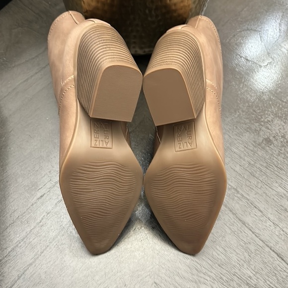 Naturalizer Harding Western Bootie (WIDE) - Picture 3 of 13